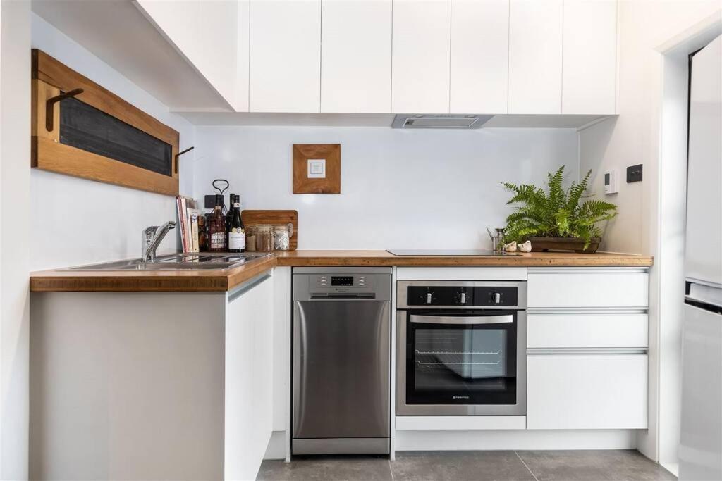 Apartment 1 - Haddin Court - Executive One Bedroom 布伦海姆 外观 照片