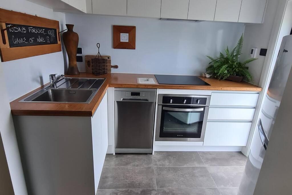 Apartment 1 - Haddin Court - Executive One Bedroom 布伦海姆 外观 照片