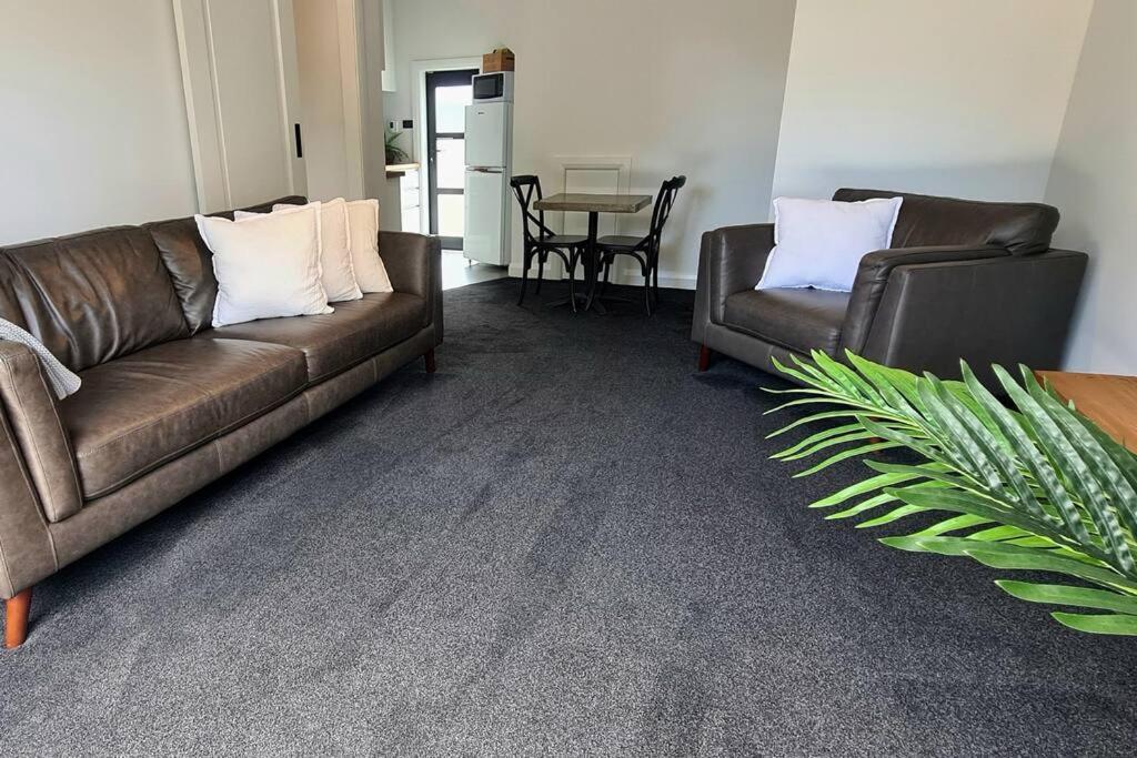 Apartment 1 - Haddin Court - Executive One Bedroom 布伦海姆 外观 照片